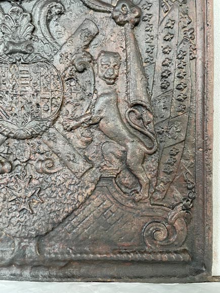 Cast iron fireback with coat of arms, 19th century Cast iron fireback with coat of arms, 19th century-6