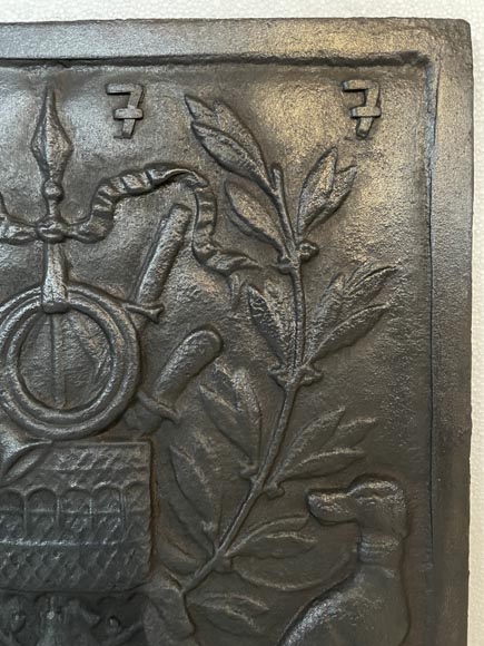 Modern fireback with a hunting decoration Modern fireback with a hunting decoration-3