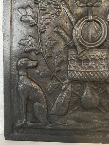 Modern fireback with a hunting decoration Modern fireback with a hunting decoration-4