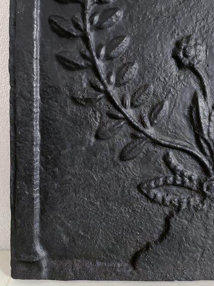 Small cast iron fireback, 19th century Small cast iron fireback, 19th century-4