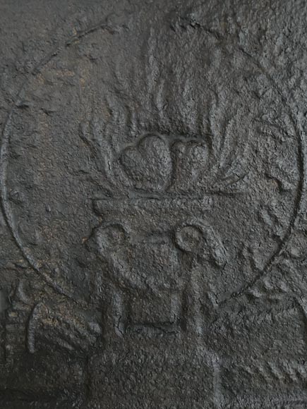 Small Louis XVI style fireback with an Allegory of Love Small Louis XVI style fireback with an Allegory of Love-1