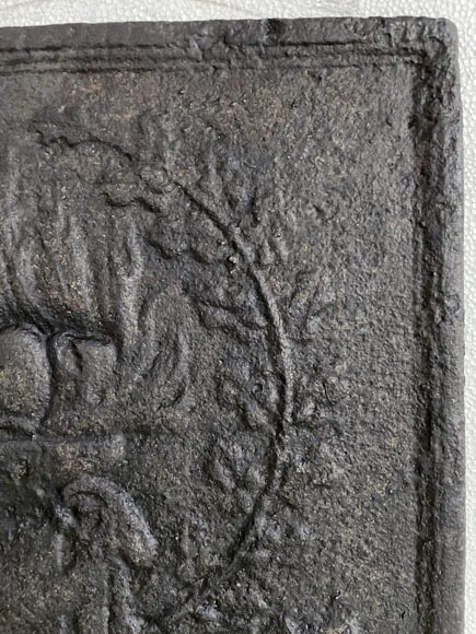 Small Louis XVI style fireback with an Allegory of Love Small Louis XVI style fireback with an Allegory of Love-3