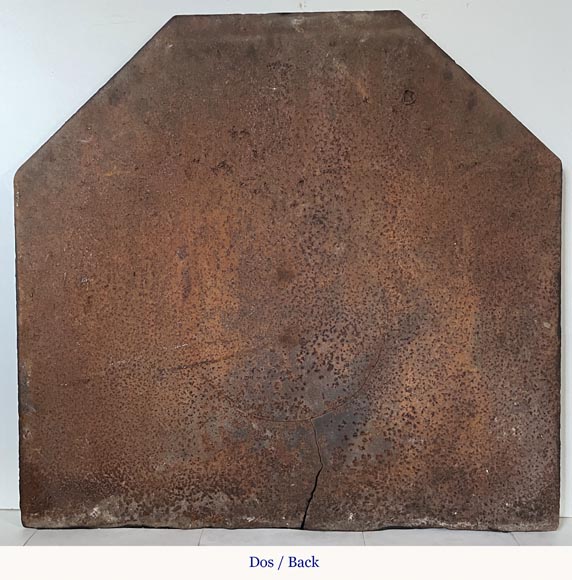 Fireback with erases armorials hold by greyhounds, 19th century Fireback with erases armorials hold by greyhounds, 19th century-10