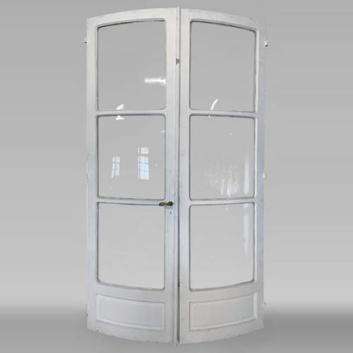 Curved double door in painted wood with panes