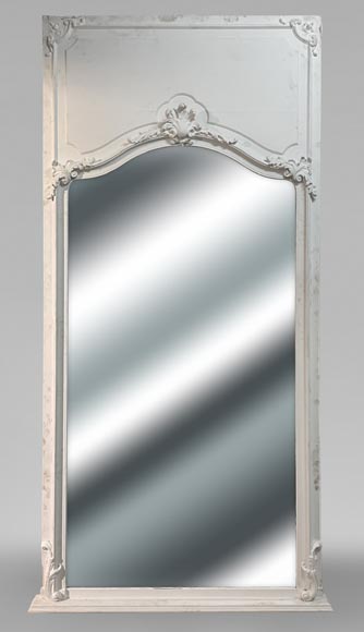 Louis XV style trumeau of painted in white wood with a shell Louis XV style trumeau of painted in white wood with a shell-0