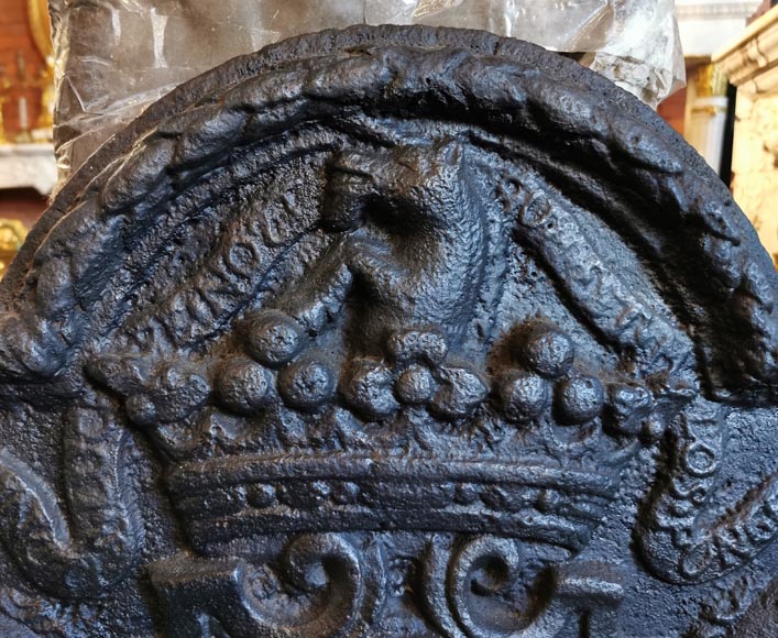 Fireback with the coat of arms of Pierre Godart, 19th century Fireback with the coat of arms of Pierre Godart, 19th century-2