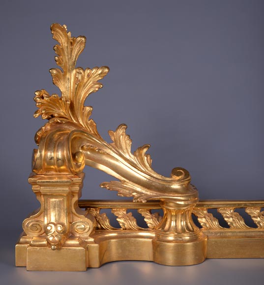 Fire fender with acanthus leaves Fire fender with acanthus leaves-2
