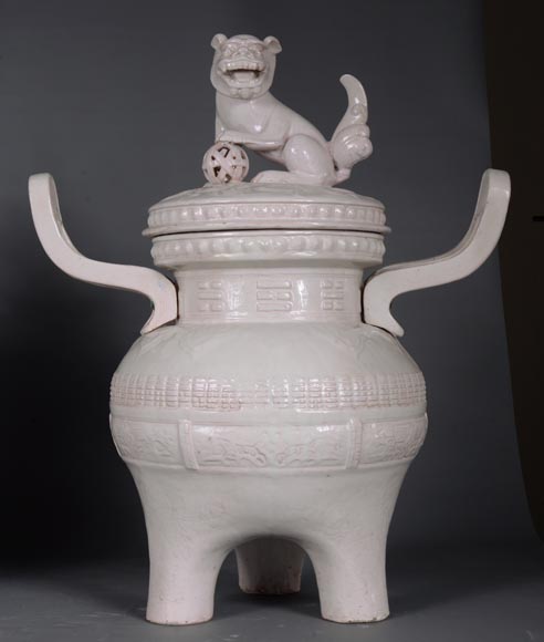 Gallé for l'Escalier de Cristal, Ceramic covered pot adorned with a Foo dog on the lid taking the traditional shape of Chinese perfume burner, circa 1870 Gallé for l'Escalier de Cristal, Ceramic covered pot adorned with a Foo dog on the lid taking the traditional shape of Chinese perfume burner, circa 1870-6