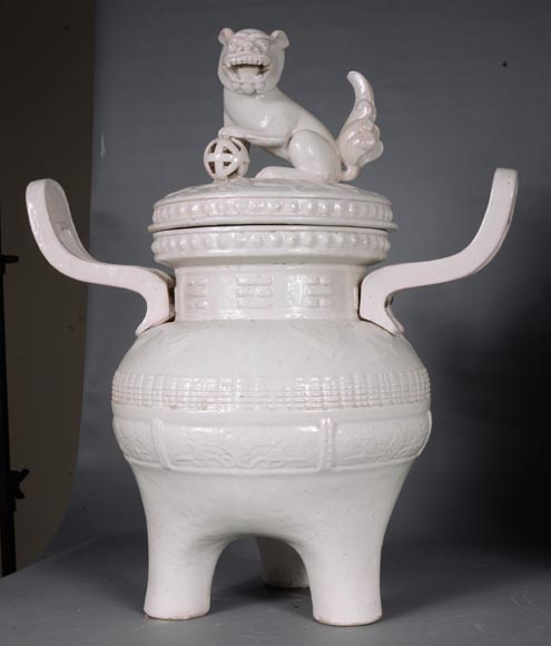 Gallé for l'Escalier de Cristal, Ceramic covered pot adorned with a Foo dog on the lid taking the traditional shape of Chinese perfume burner, circa 1870 Gallé for l'Escalier de Cristal, Ceramic covered pot adorned with a Foo dog on the lid taking the traditional shape of Chinese perfume burner, circa 1870-7