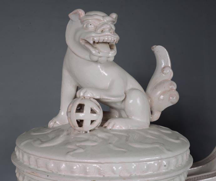 Gallé for l'Escalier de Cristal, Ceramic covered pot adorned with a Foo dog on the lid taking the traditional shape of Chinese perfume burner, circa 1870 Gallé for l'Escalier de Cristal, Ceramic covered pot adorned with a Foo dog on the lid taking the traditional shape of Chinese perfume burner, circa 1870-9