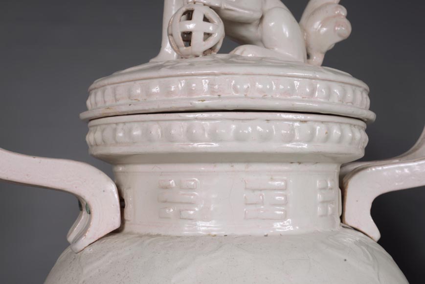 Gallé for l'Escalier de Cristal, Ceramic covered pot adorned with a Foo dog on the lid taking the traditional shape of Chinese perfume burner, circa 1870 Gallé for l'Escalier de Cristal, Ceramic covered pot adorned with a Foo dog on the lid taking the traditional shape of Chinese perfume burner, circa 1870-12