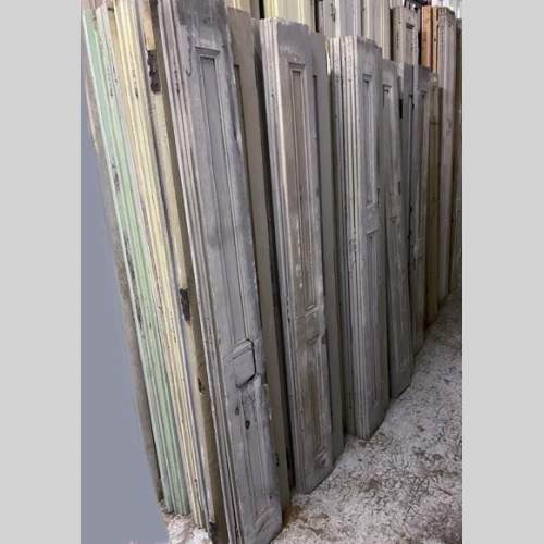 Lof of 13 pairs of interior shutters