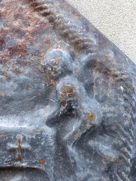 Cast iron fireback from a 16th century original model, 20th century Cast iron fireback from a 16th century original model, 20th century-2