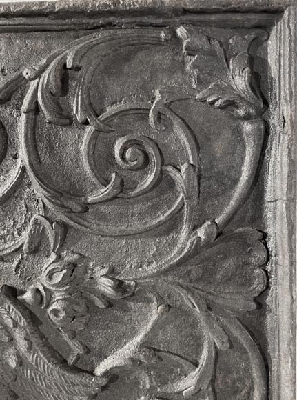 Phoenix-shaped fireplace plaque, decorated with scrolls Phoenix-shaped fireplace plaque, decorated with scrolls-7