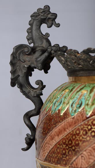 Large vase with a bronze mount and dragons-1