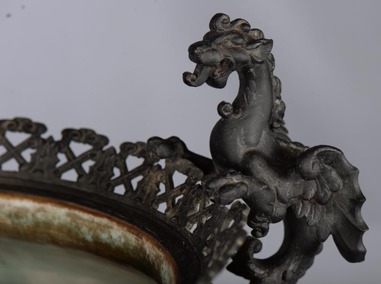 Large vase with a bronze mount and dragons-2
