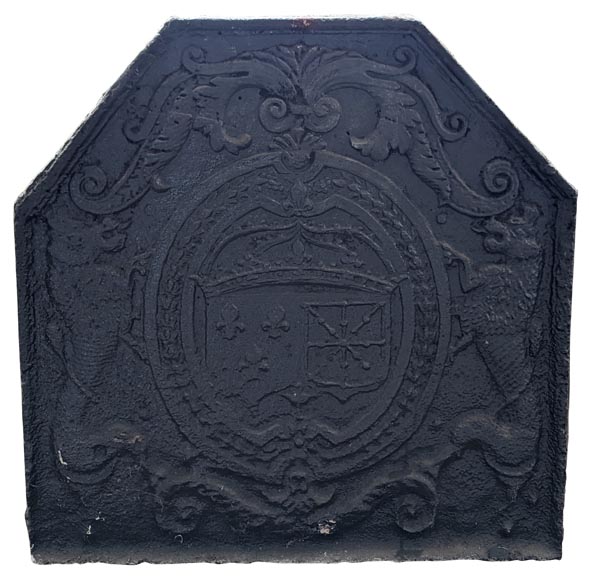 Large fireback with the coat of arms of France and Navarre supported by lions, 18th century Large fireback with the coat of arms of France and Navarre supported by lions, 18th century-0