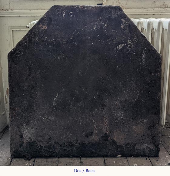 Large fireback with the coat of arms of France and Navarre supported by lions, 18th century Large fireback with the coat of arms of France and Navarre supported by lions, 18th century-5