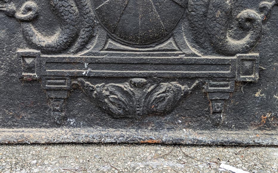 Fireback with the coat of arms of a house de Rogres Champignelles's representative, 18th century-6