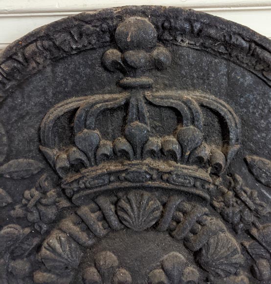 Beautiful fireback with the Coat of Arms of France Beautiful fireback with the Coat of Arms of France-1