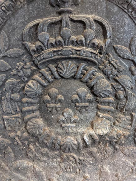 Beautiful fireback with the Coat of Arms of France Beautiful fireback with the Coat of Arms of France-3