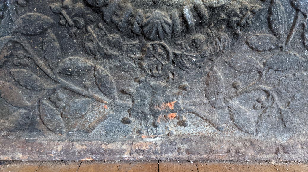 Beautiful fireback with the Coat of Arms of France Beautiful fireback with the Coat of Arms of France-6