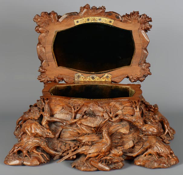 GUERET Frères - Splendid oak chest richly sculpted with a forest animal decoration GUERET Frères - Splendid oak chest richly sculpted with a forest animal decoration-4