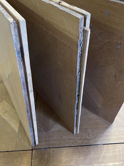 Approx 15m² of modern oak parquet flooring with a cross motif Approx 15m² of modern oak parquet flooring with a cross motif-4