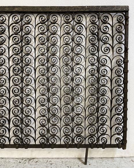 Pair of Gothic style wrought iron radiator railings Pair of Gothic style wrought iron radiator railings -4