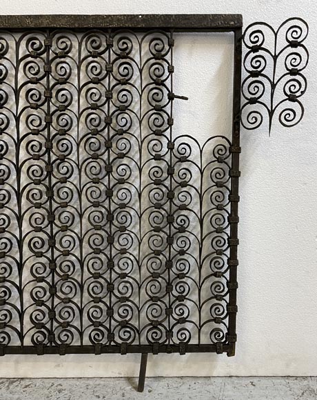 Pair of Gothic style wrought iron radiator railings Pair of Gothic style wrought iron radiator railings -5