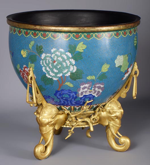 F. Barbedienne (Attr. to) - Planter with a Chinese cloisonne enamel decor mounted in gilt bronze F. Barbedienne (Attr. to) - Planter with a Chinese cloisonne enamel decor mounted in gilt bronze-1