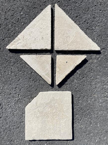 Batch of about 13,5m² of stone square tiles Batch of about 13,5m² of stone square tiles-6