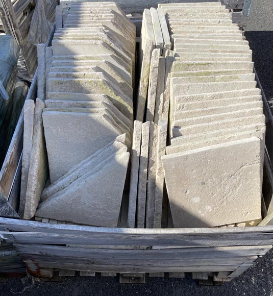 Batch of about 13,5m² of stone square tiles Batch of about 13,5m² of stone square tiles-7