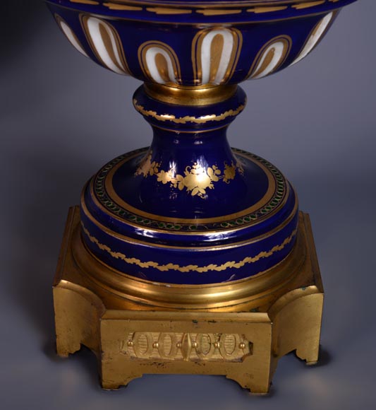 Pair of Girandoles in bronze and Sèvres porcelain Pair of Girandoles in bronze and Sèvres porcelain-14