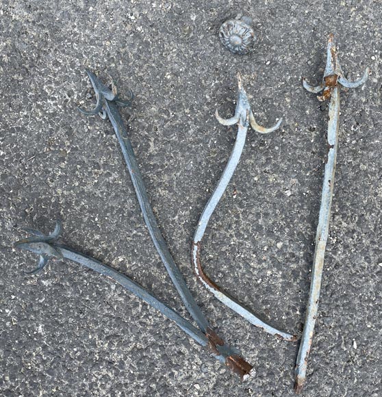 Wrought iron double panel gate with spikes Wrought iron double panel gate with spikes-5