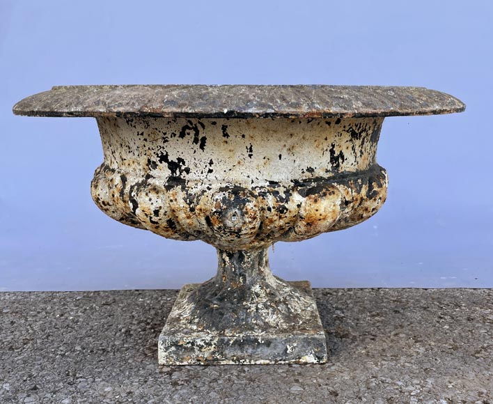 Pair of cast-iron garden vases Pair of cast-iron garden vases-3