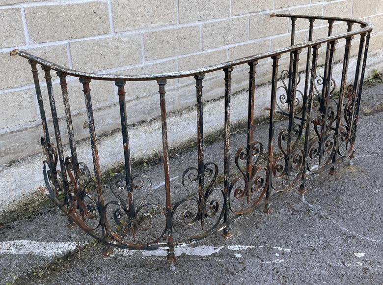 Three-sided wrought-iron balcony railing, 19th century Three-sided wrought-iron balcony railing, 19th century-1