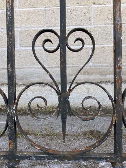 Three-sided wrought-iron balcony railing, 19th century Three-sided wrought-iron balcony railing, 19th century-5