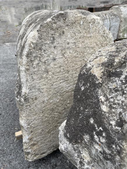 18th-century stone basin 18th-century stone basin-7