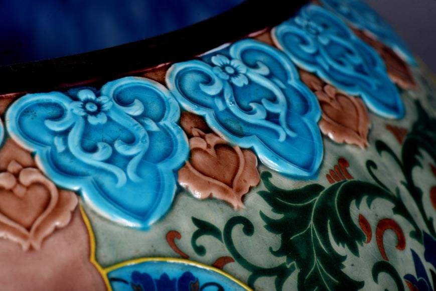 JULES VIEILLARD & COMPAGNIE, large Japanese-style cachepot in Bordeaux earthenware with polychrome enamel decoration JULES VIEILLARD & COMPAGNIE, large Japanese-style cachepot in Bordeaux earthenware with polychrome enamel decoration-2