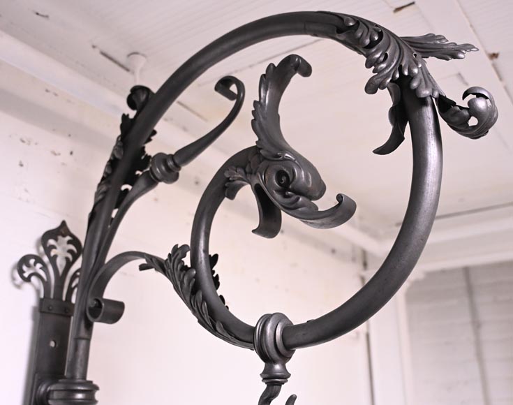 Pair of neo-Gothic lanterns with fleur-de-lis and dolphins, circa 1895 Pair of neo-Gothic lanterns with fleur-de-lis and dolphins, circa 1895-5