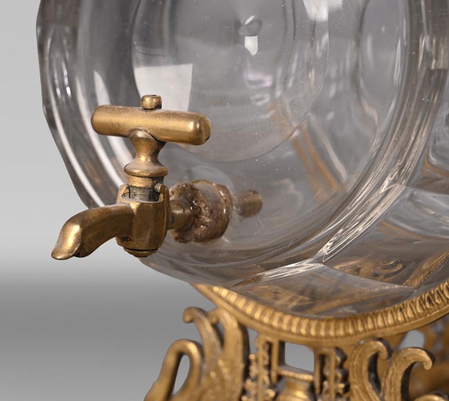 L’Escalier de Cristal (attributed to) Gilt-bronze liqueur barrel with its stand L’Escalier de Cristal (attributed to) Gilt-bronze liqueur barrel with its stand-4