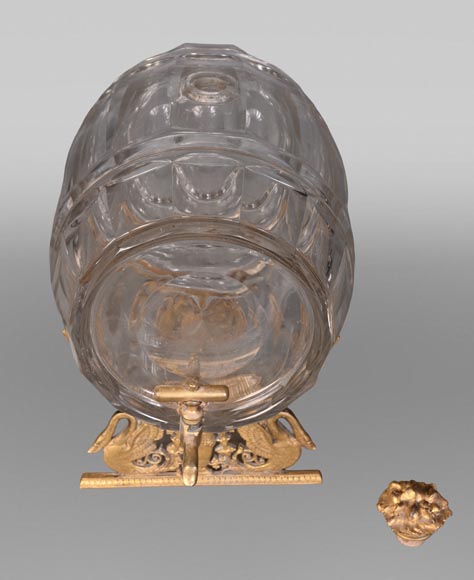 L’Escalier de Cristal (attributed to) Gilt-bronze liqueur barrel with its stand L’Escalier de Cristal (attributed to) Gilt-bronze liqueur barrel with its stand-8