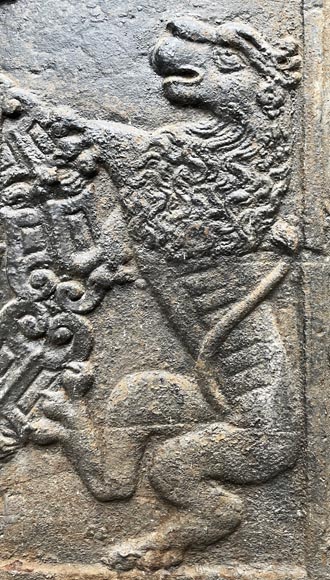 Fireback with the arms of Phillipe II of Spain dated 1608 Fireback with the arms of Phillipe II of Spain dated 1608-3