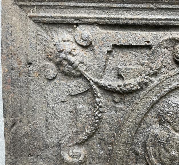 Renaissance fireback from the 16th century decorated with an agricultural scene Renaissance fireback from the 16th century decorated with an agricultural scene-3