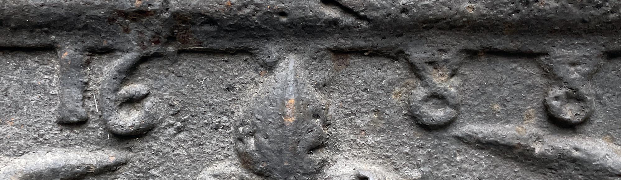 Fireback dated 1688 with the arms of France Fireback dated 1688 with the arms of France-1