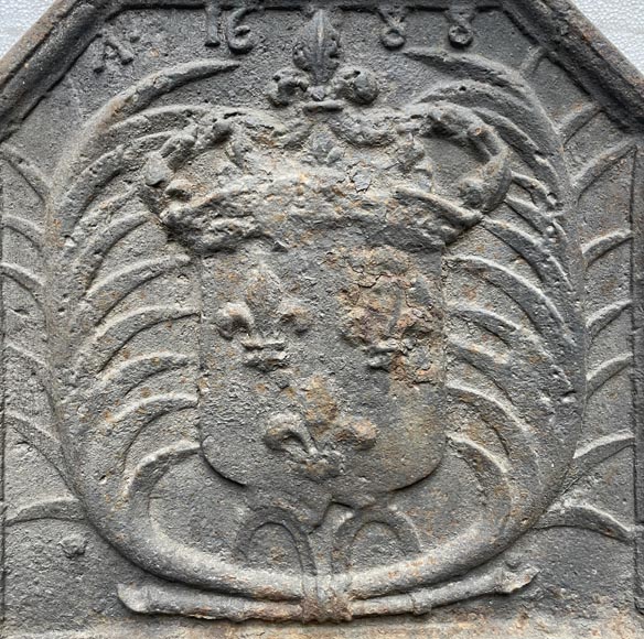 Fireback dated 1688 with the arms of France Fireback dated 1688 with the arms of France-2