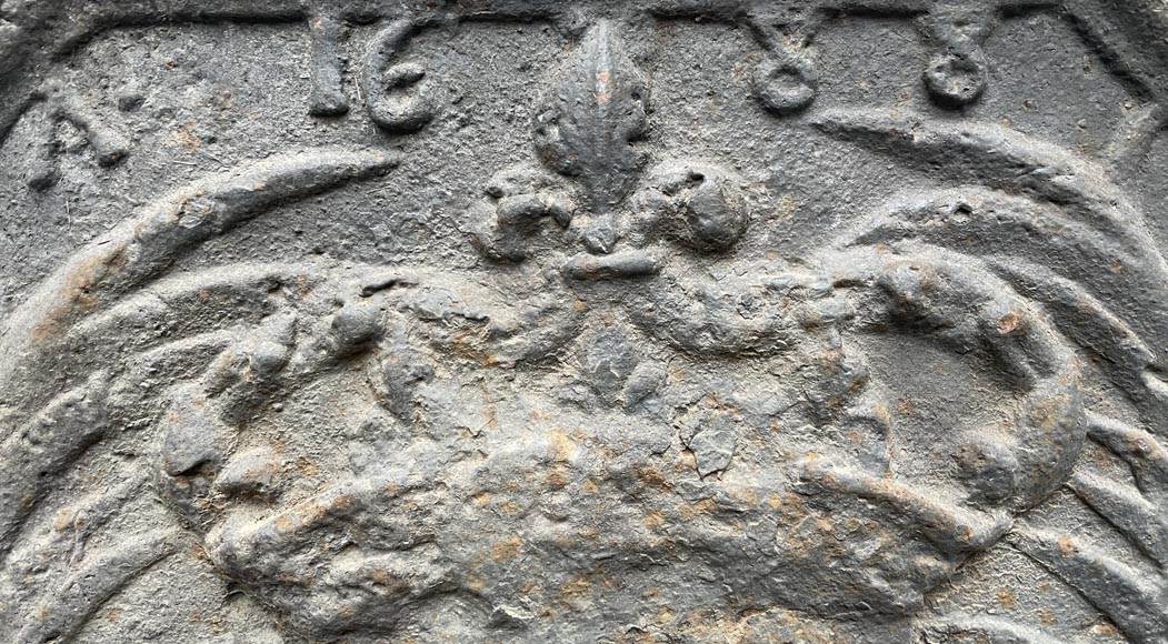 Fireback dated 1688 with the arms of France Fireback dated 1688 with the arms of France-3