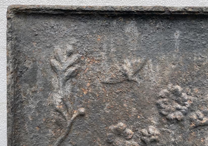 18th century fireback decorated with a basket of flowers 18th century fireback decorated with a basket of flowers-4