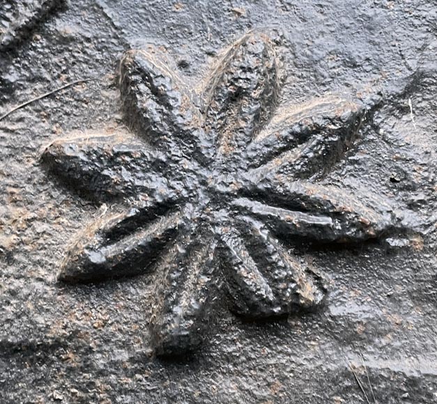 Fireback, circa 1600, with the arms of Angélique d'Estrées Fireback, circa 1600, with the arms of Angélique d'Estrées-3